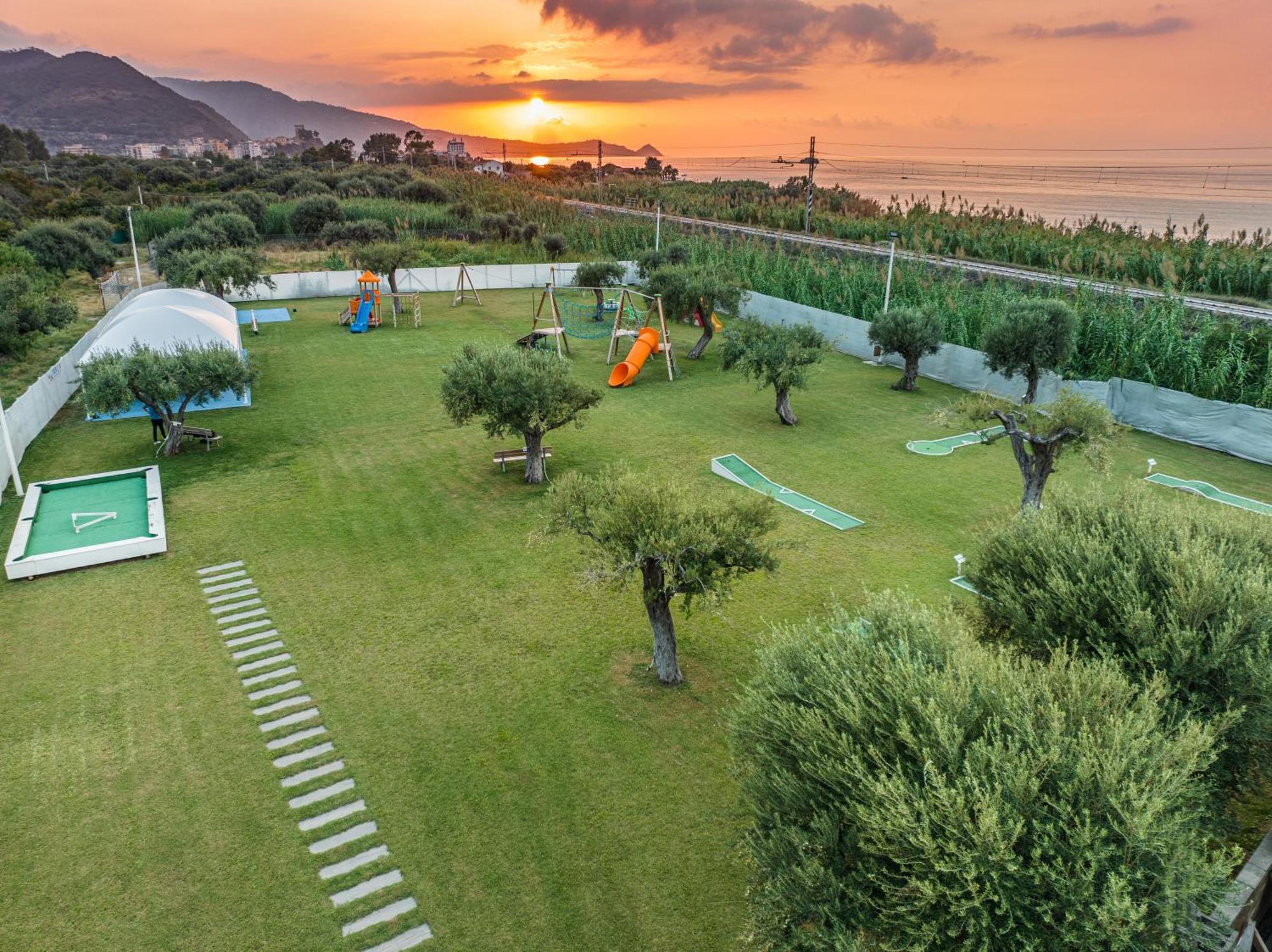 Riviera Del Sole Hotel Resort Spa Piraino Exterior foto